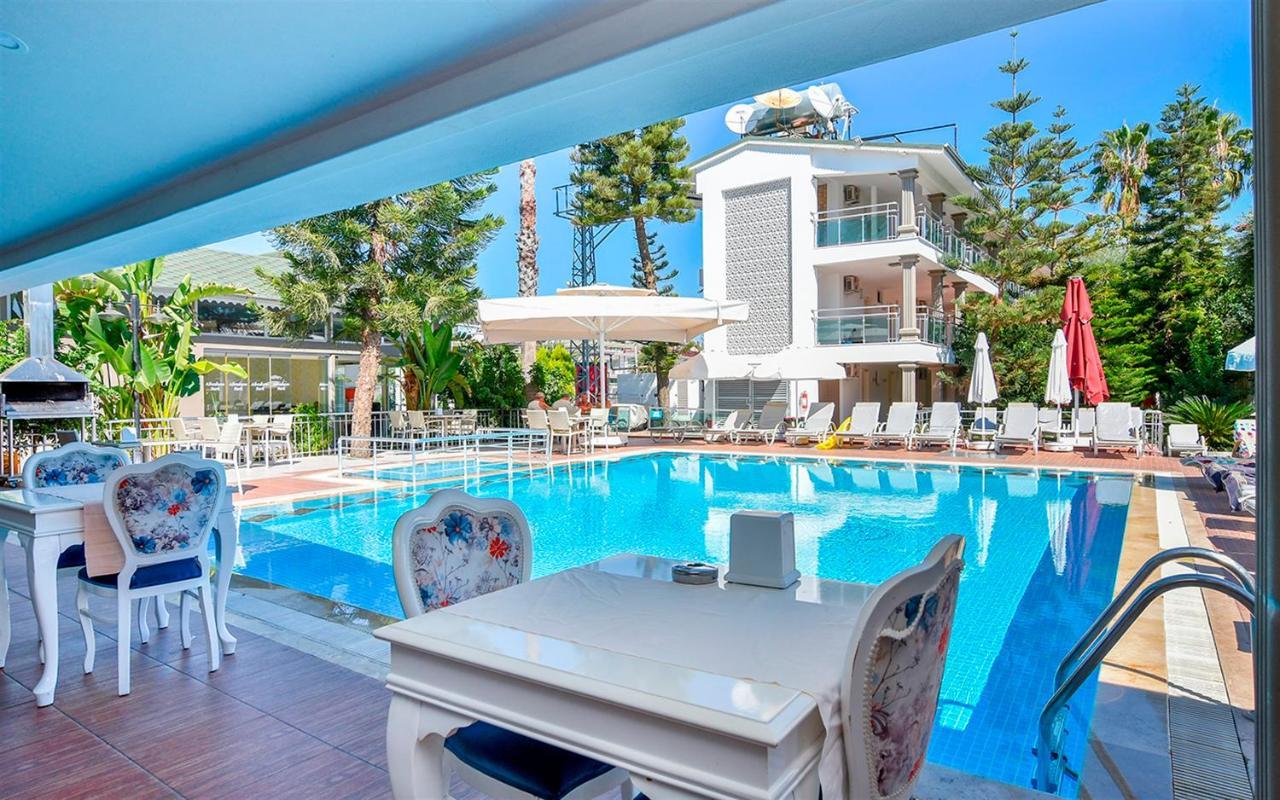 Clover Magic Altinkum Park Hotel Side